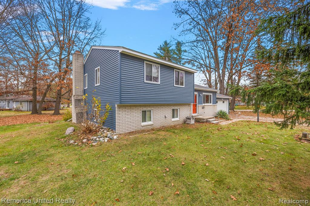 876 RIDGEMONT Street, Commerce Twp, MI 48382 — Photo 4