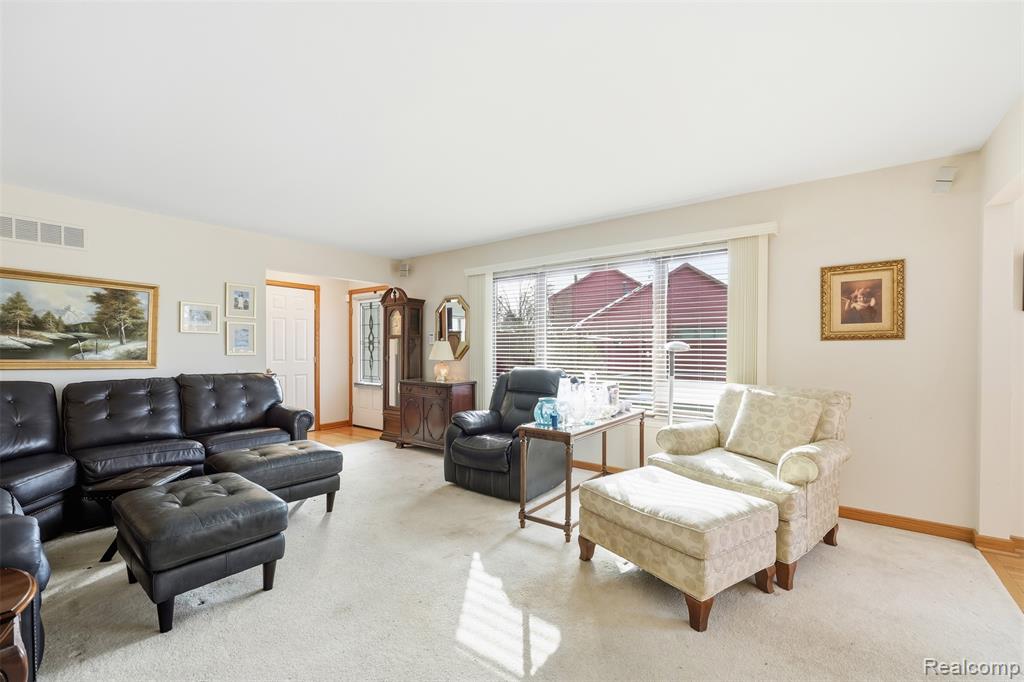 42192 Lochmoor Street, 35, Clinton Twp, MI 48038 — Photo 5