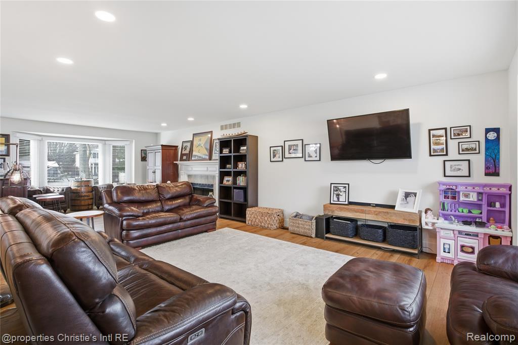 39663 Southpointe Avenue, Harrison Township, MI — Photo 25