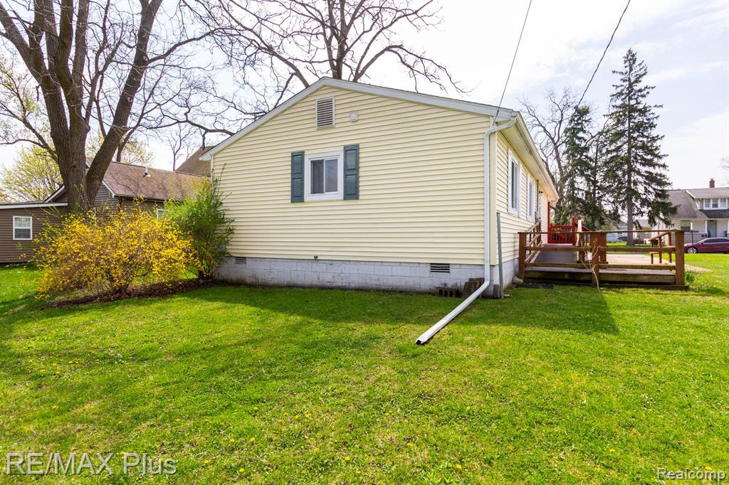 642 TURRILL Avenue, Lapeer, MI 48446 — Photo 32