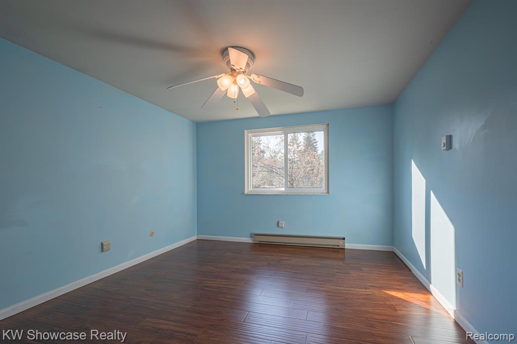 8621 OAKSIDE Avenue, Commerce Twp, MI 48382 — Photo 16