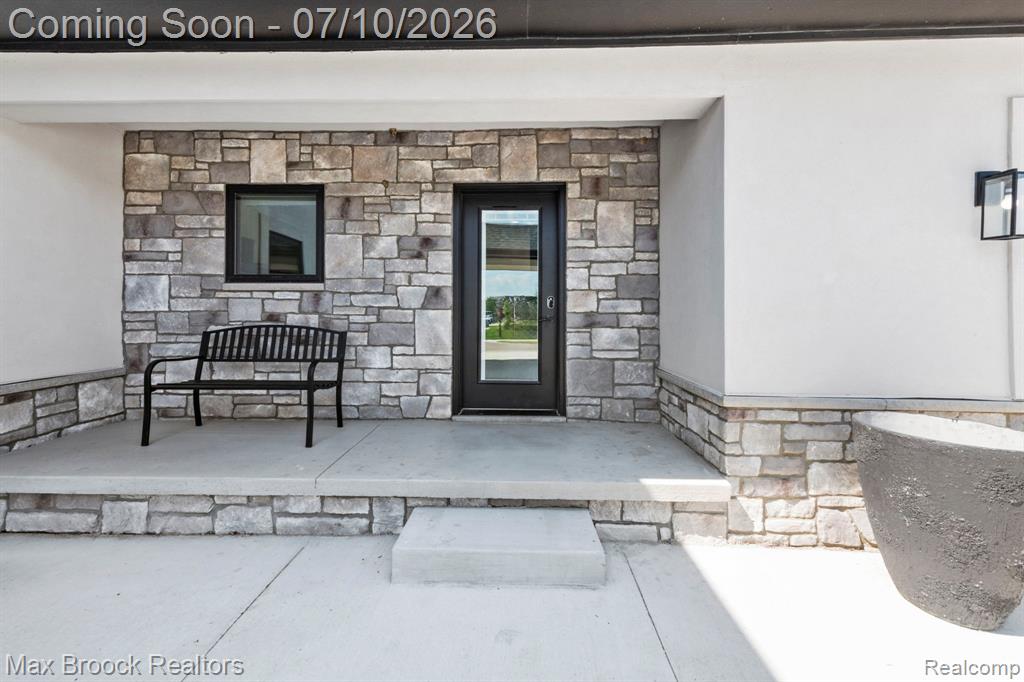 10464 Stoney Point Drive, South Lyon, MI 48178 — Photo 61