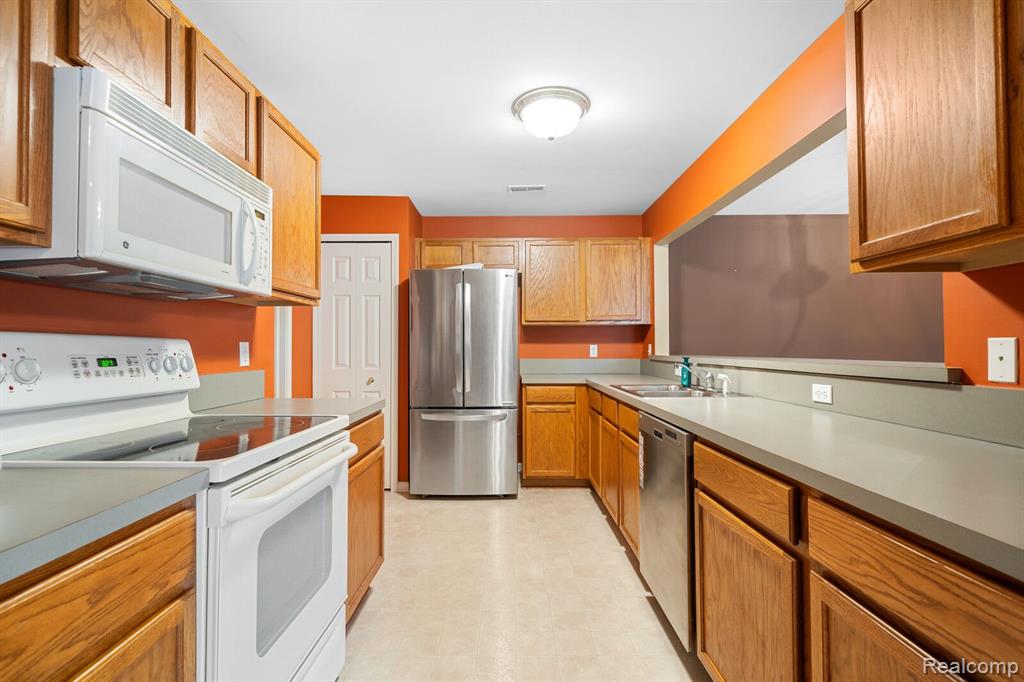 16828 DOVER Drive, Northville, MI 48168 — Photo 12