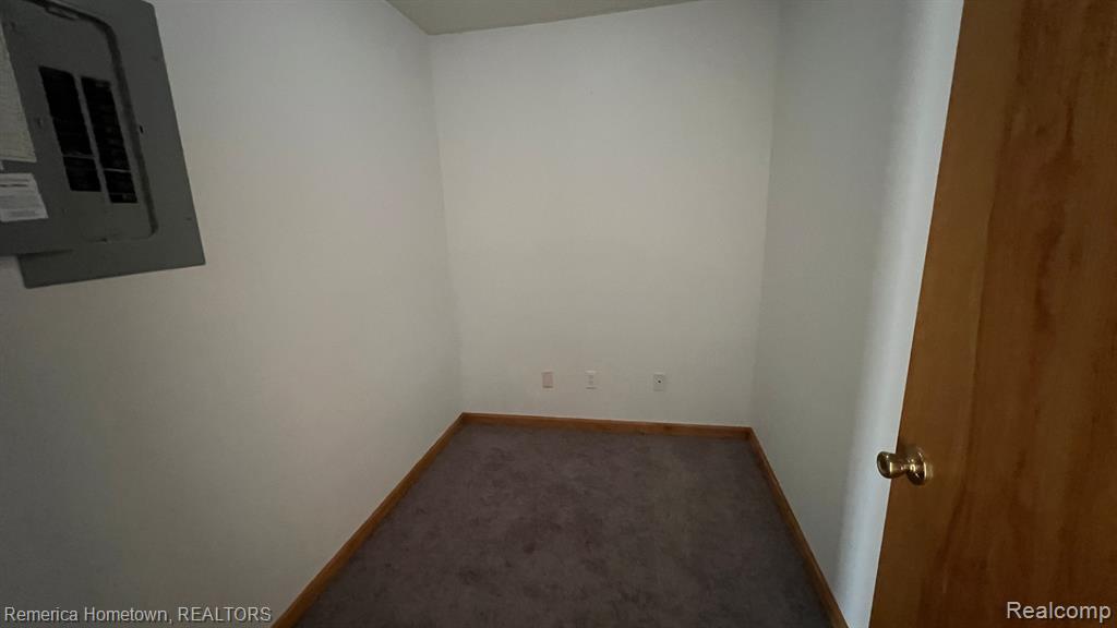 428 MARIGOLD Circle, Westland, MI — Photo 11