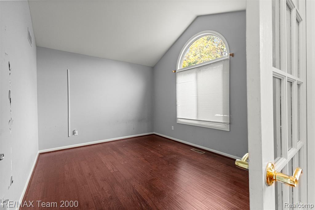 51336 Pinewood Drive, Macomb, MI 48042 — Photo 9