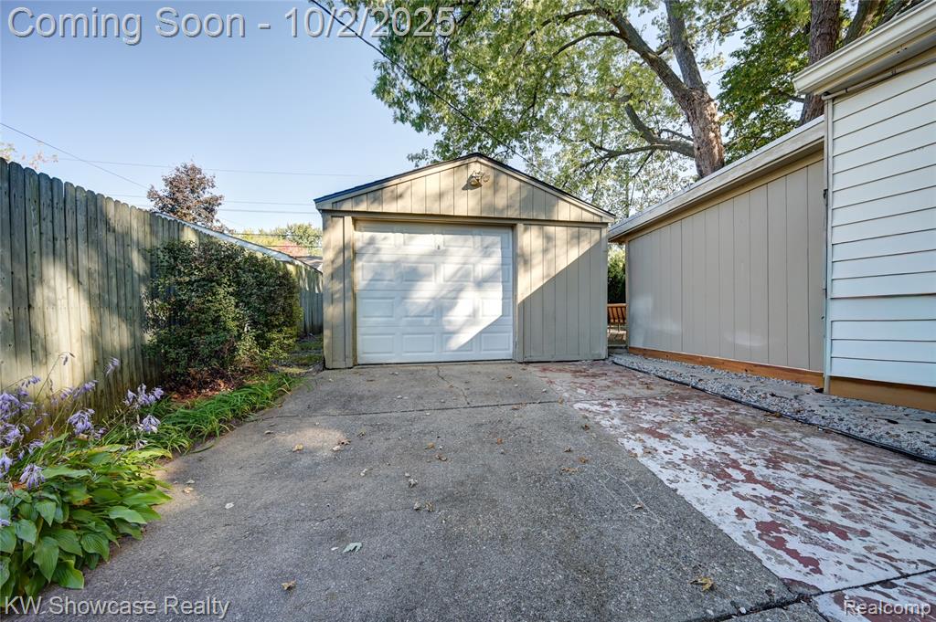 5596 Eldridge Drive, Waterford, MI 48327 — Photo 40