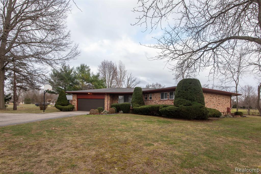 6226 GOLFVIEW Drive, Burton, MI 48509 — Photo 23