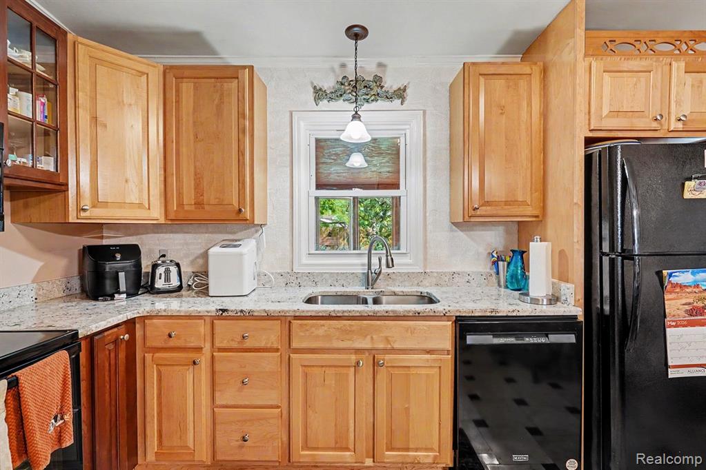 5830 Eldridge Drive, Waterford, MI 48327 — Photo 9