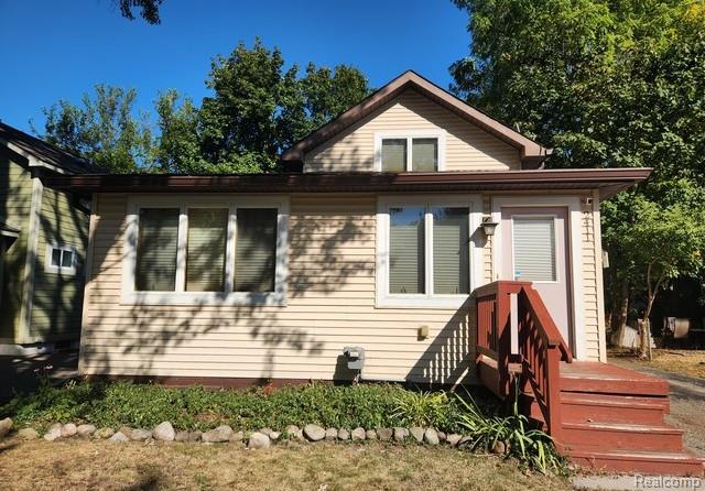 2411 Pine Lake Avenue, Keego Harbor, MI 48320 — front exterior