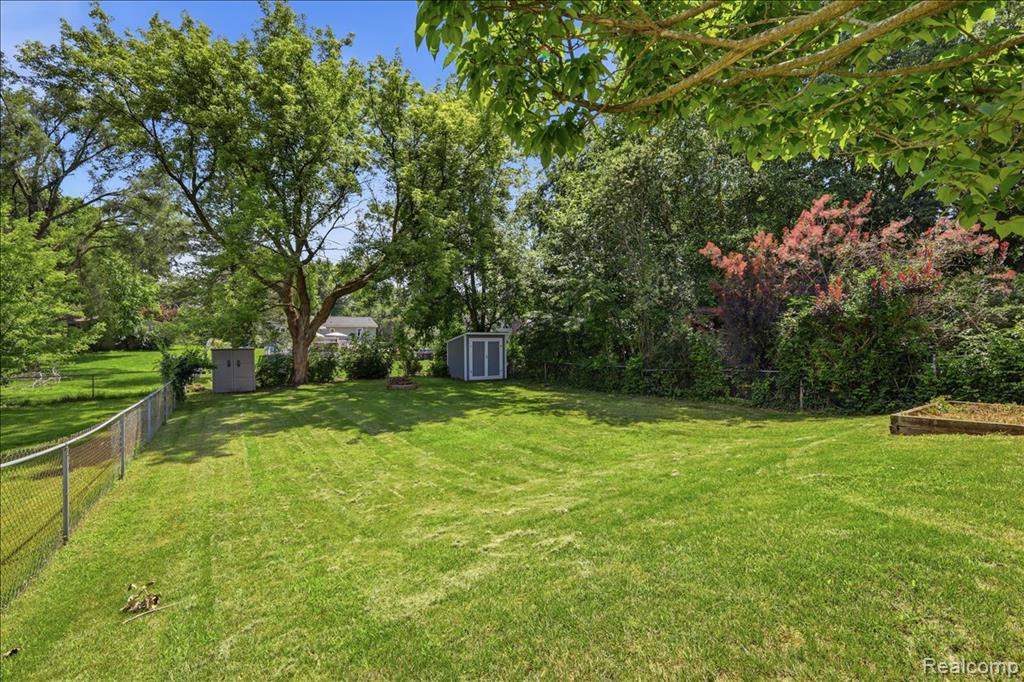 4035 Island Park Drive, Waterford, MI 48329 — Photo 34