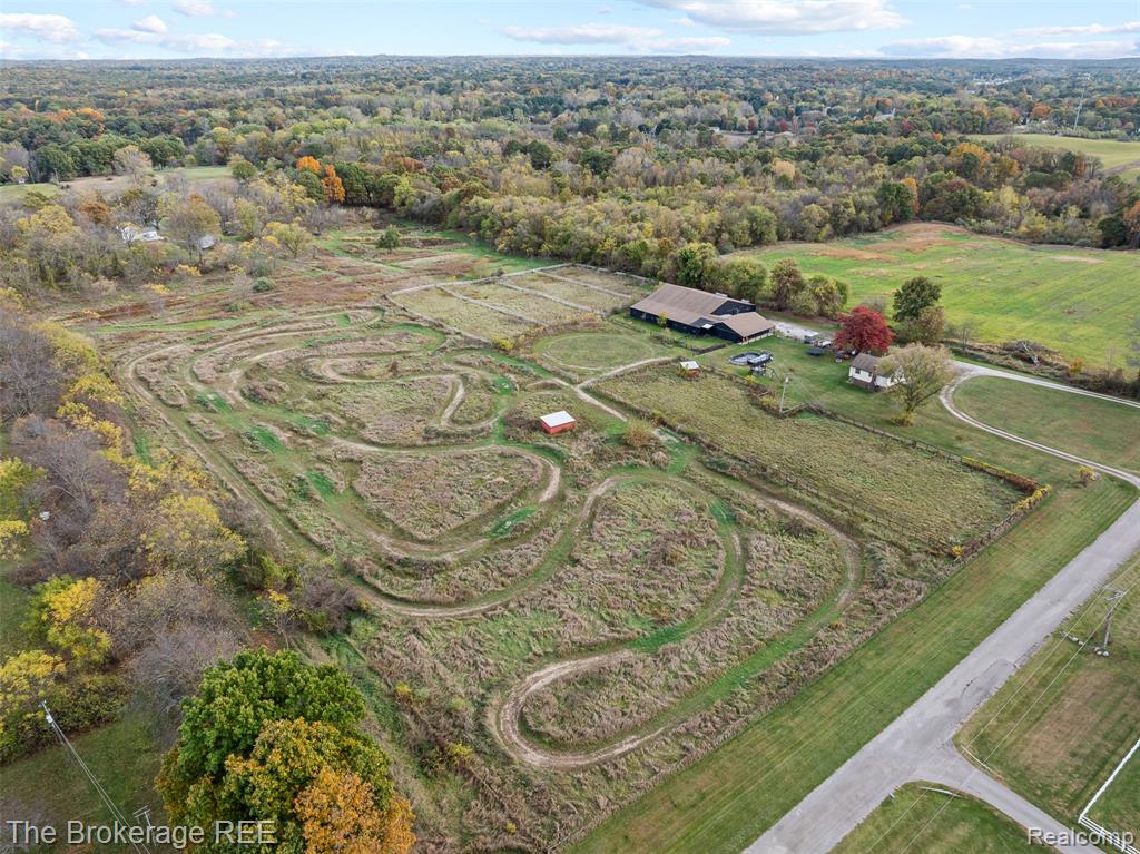 5950 Carscadden Way, Highland, MI