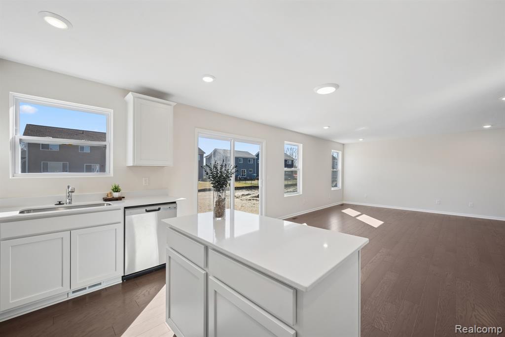 372 Edge Brook Drive, Holly, MI 48442 — Photo 5