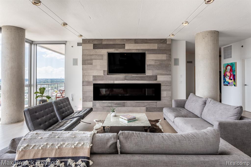 432 S Washington Avenue, Royal Oak, MI, 48067