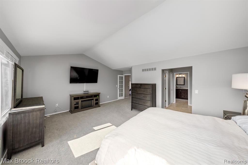 5547 MAPLE LEAF Court, West Bloomfield, MI — Photo 21