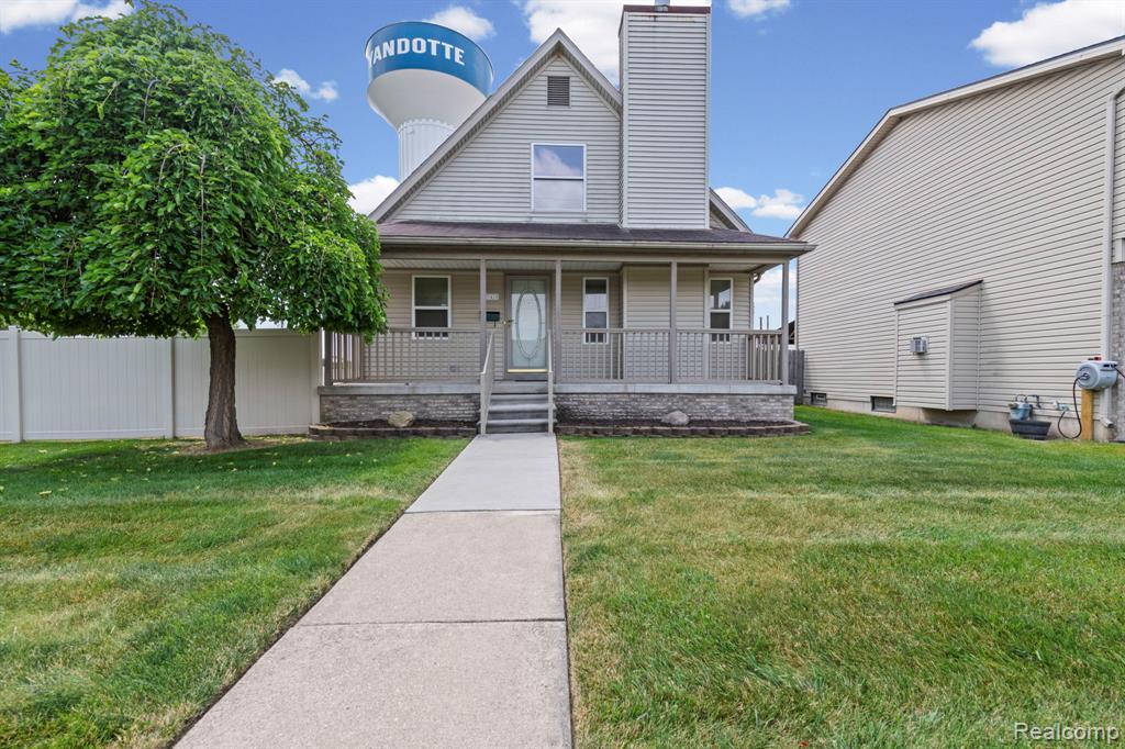 941 Pine Street, Wyandotte, MI 48192 — Photo 2