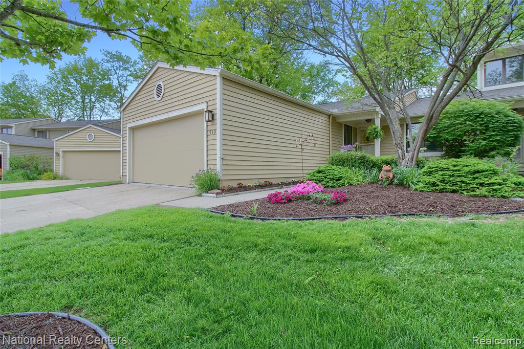 713 Woodcreek Circle, 26, Saline, MI 48176 — Photo 3