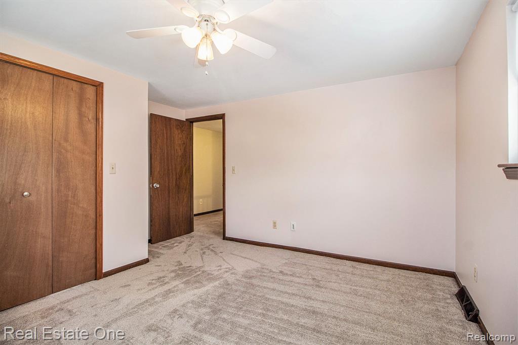 96 Detroit, Trenton, MI 48183 — Photo 26
