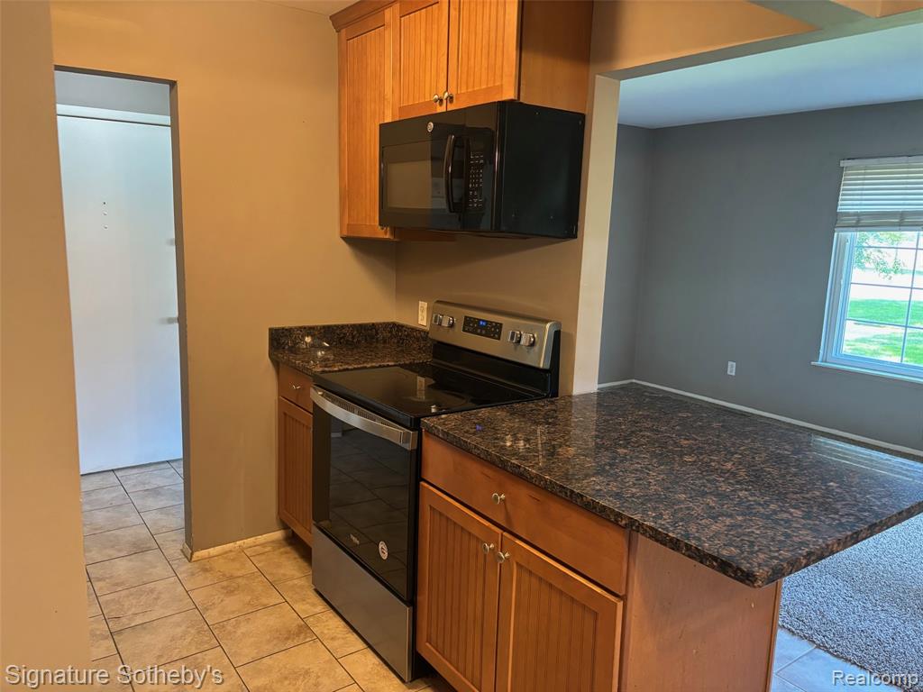 689 E Fox Hills Drive, 65, Bloomfield Hills, MI 48304 — Photo 12
