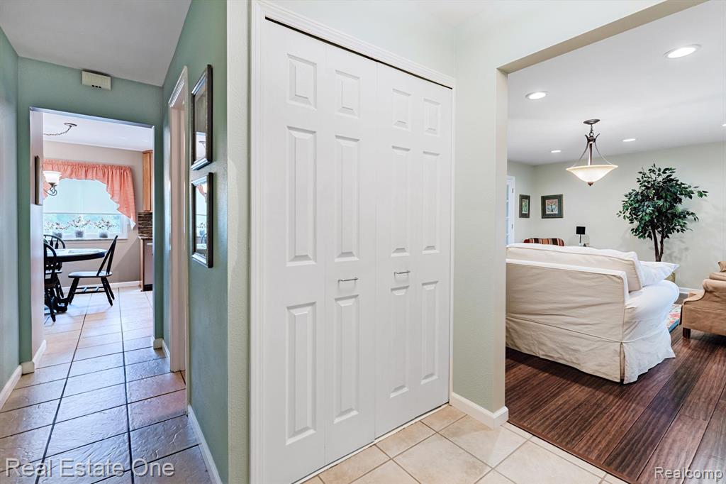 5374 Daniels Drive, Troy, MI 48098 — Photo 4