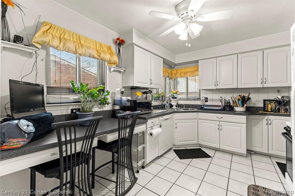 22151 Whitmore Street, Oak Park, MI 48237 — Photo 9