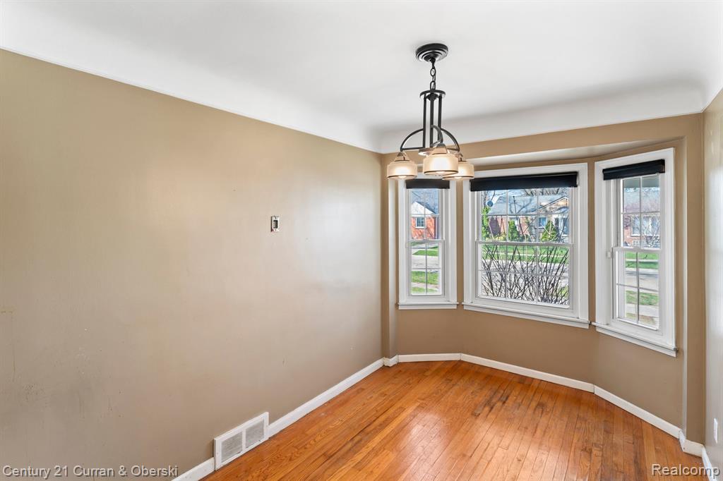 8242 RIVERDALE Street, Dearborn Heights, MI 48127 — Photo 5