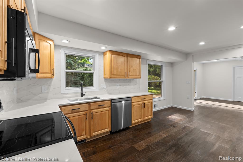 5890 Pinecroft Drive, West Bloomfield, MI — Photo 19
