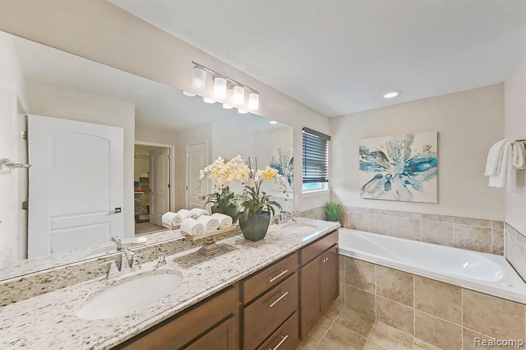 50736 SEVILLA Circle, Novi, MI — Photo 25