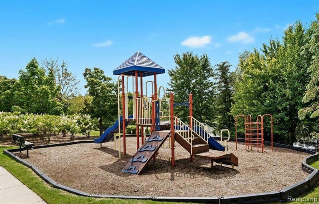 16983 COURVILLE Drive, Northville, MI 48168 — Photo 68