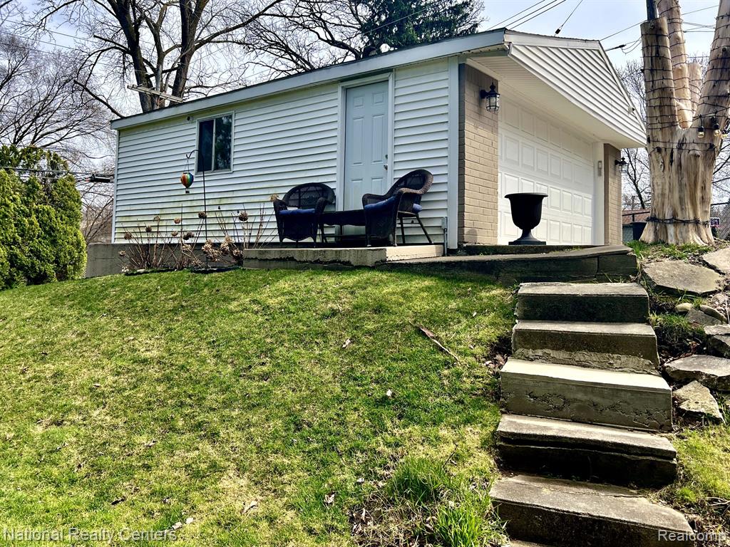 936 ALLEN Drive, Northville, MI 48167 — Photo 43