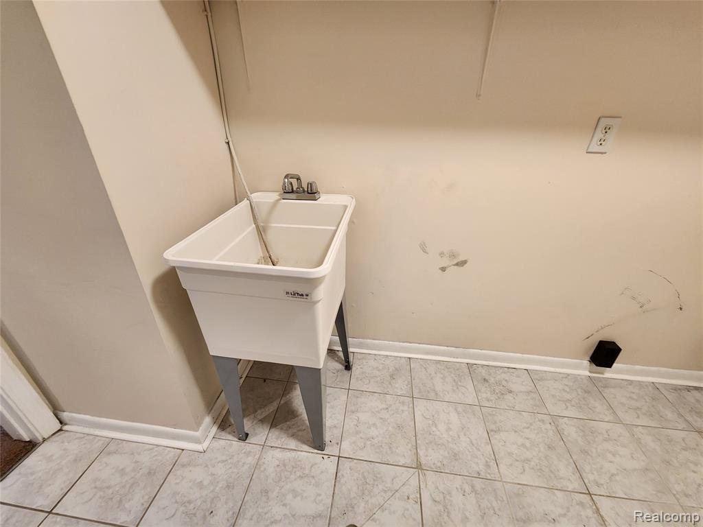 19400 W 11 Mile Road, Lathrup Village, MI 48076 — Photo 44