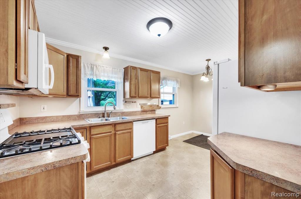 3972 Joslyn Road, Lake Orion, MI — Photo 11