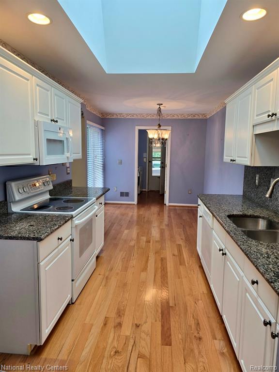 50314 PARADISE Court, Macomb, MI 48044 — Photo 8
