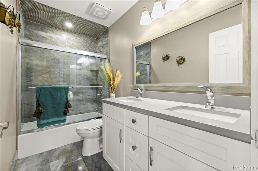 45299 Debbie Court, Macomb, MI 48042 — Photo 20