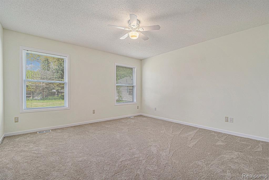 45 N HOSPITAL Road, Waterford, MI 48327 — Photo 15