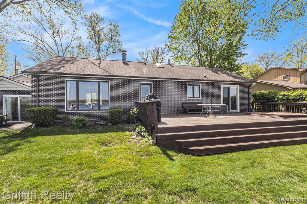 8570 Riverside Drive, Brighton, MI 48116 — Photo 26
