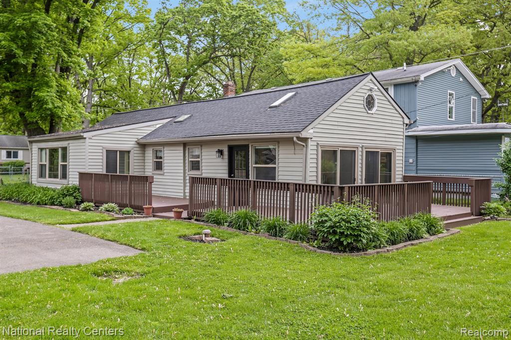 330 BEACHWAY Street, Whitmore Lake, MI 48189 — Photo 3