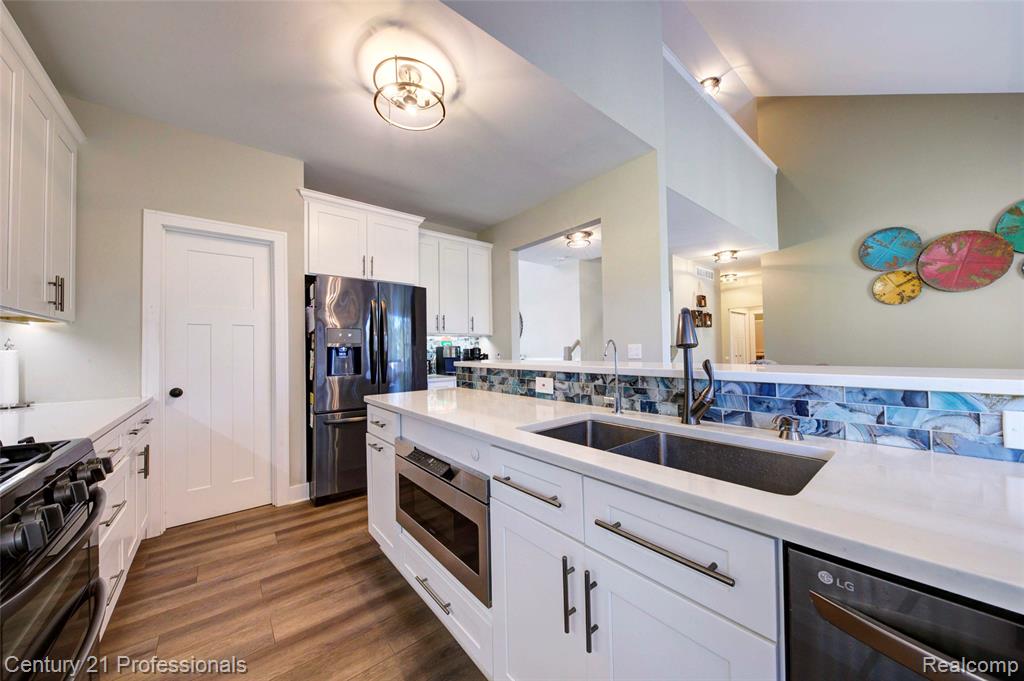 1331 Yosemite Valley Drive, Milford, MI 48381 — Photo 12