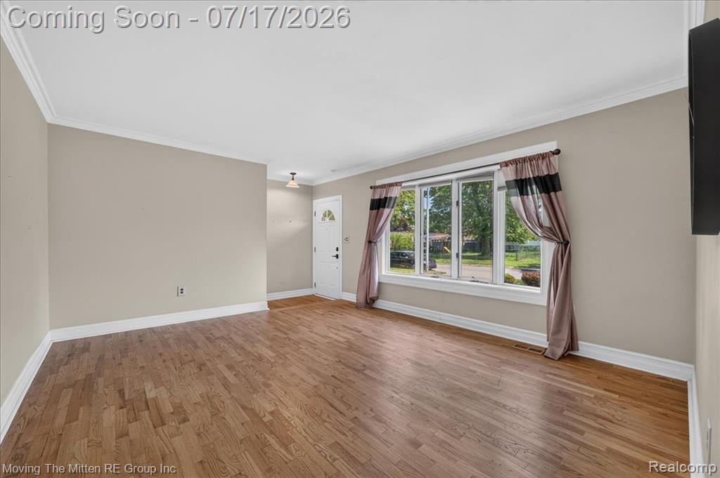 648 S Dowling Street, Westland, MI 48186 — Photo 7