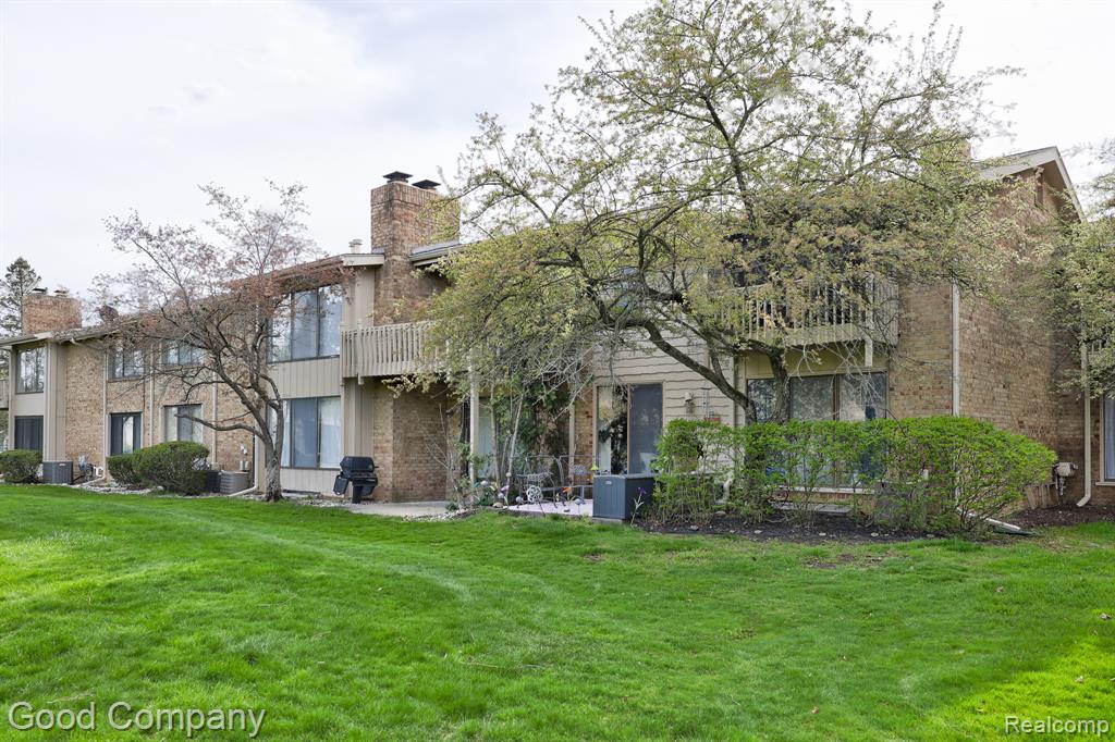 7105 Pebble Park Drive, West Bloomfield, MI — Photo 33