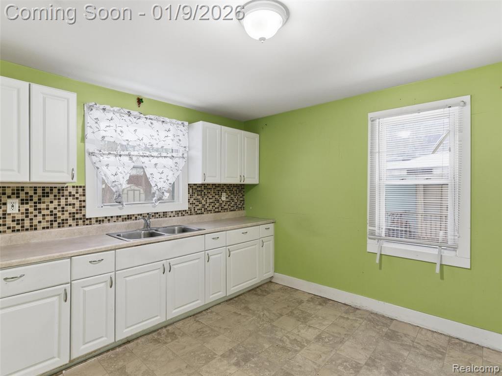 4350 Lotus Drive, Waterford, MI 48329 — Photo 9