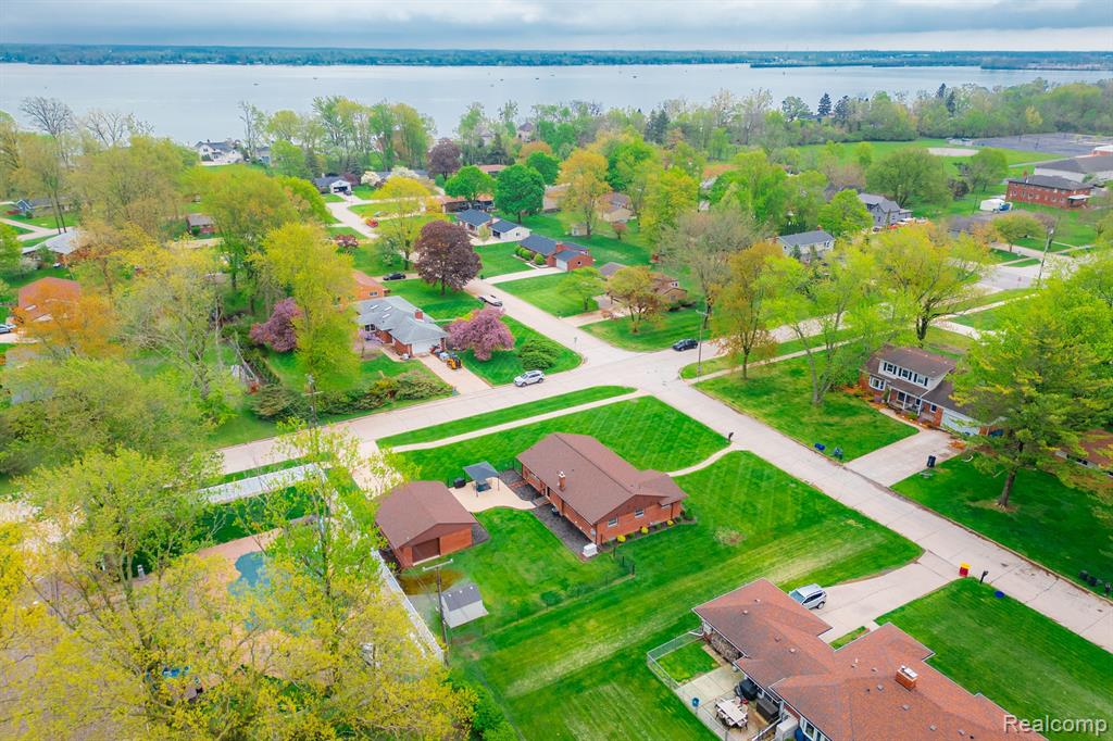 7912 COVENTRY Avenue, Grosse Ile, MI 48138 — Photo 34
