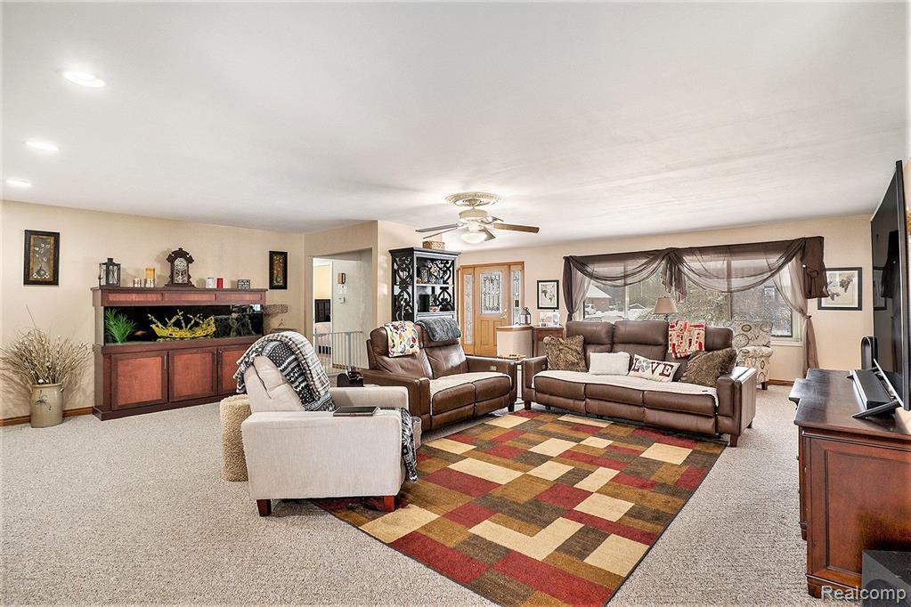 5203 SUNLYN Street, Grand Blanc, MI 48439 — Photo 2