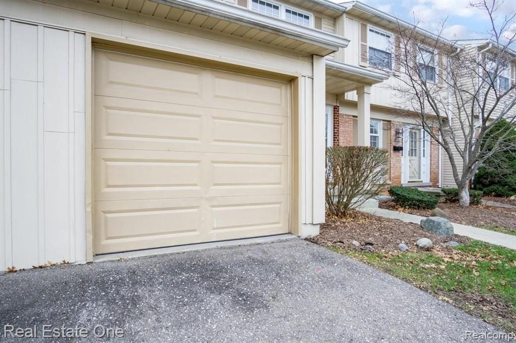 5139 BUCKINGHAM, Troy, MI 48098 — Photo 2