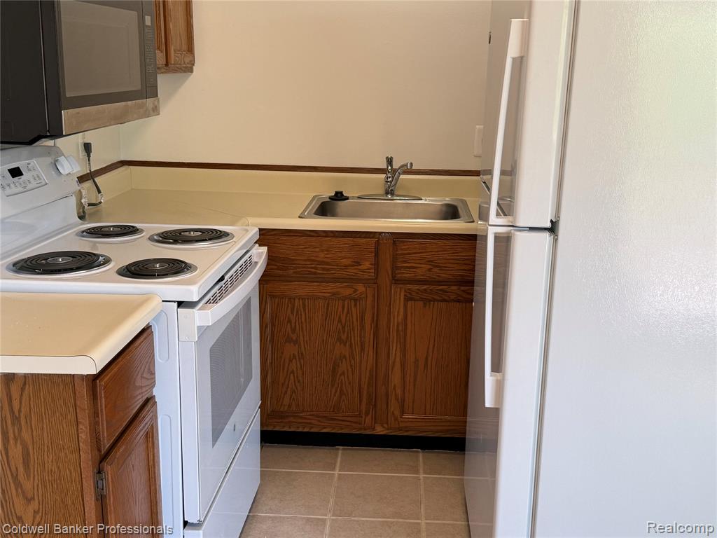 8689 Sterling street, Center Line, MI 48015 — Photo 5