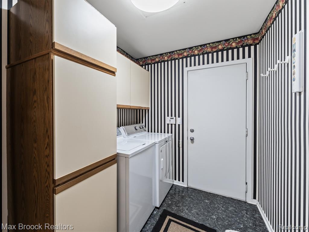 4159 Foxpointe Drive, West Bloomfield, MI 48323 — Photo 27