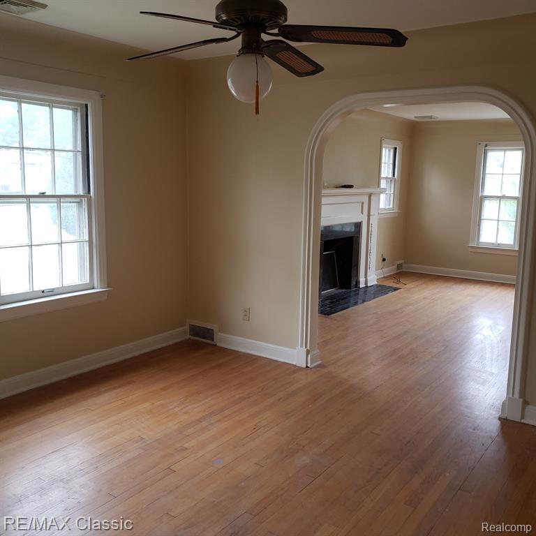 16215 and 16217 Greenview Avenue, Detroit, MI 48219 — Photo 5