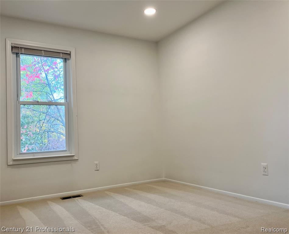 5720 Beauchamp, West Bloomfield, MI — Photo 12
