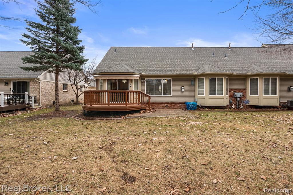 5776 Woodview Drive, 6, Sterling Heights, MI 48314 — Photo 24