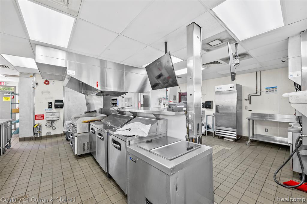 32704 Grand River Avenue, Farmington, MI, 48336