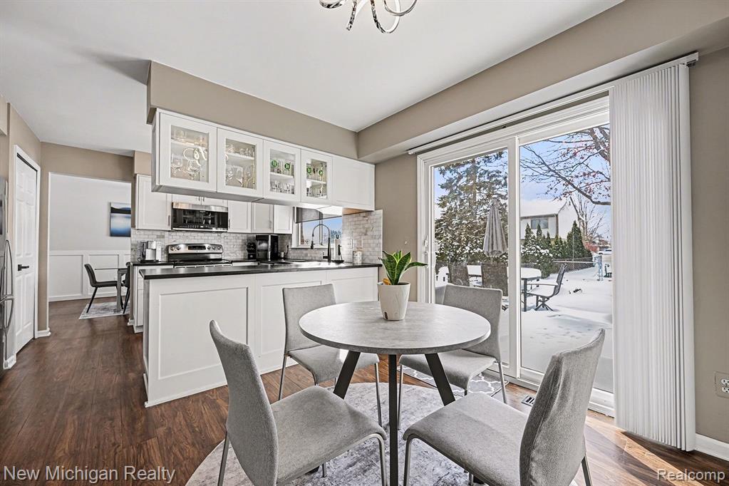 6612 Ashley Court, Waterford, MI 48327 — Photo 12